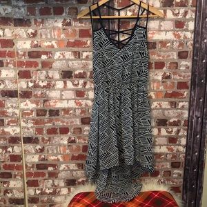 🆕🔺High-low Graphic design Flowy Dress